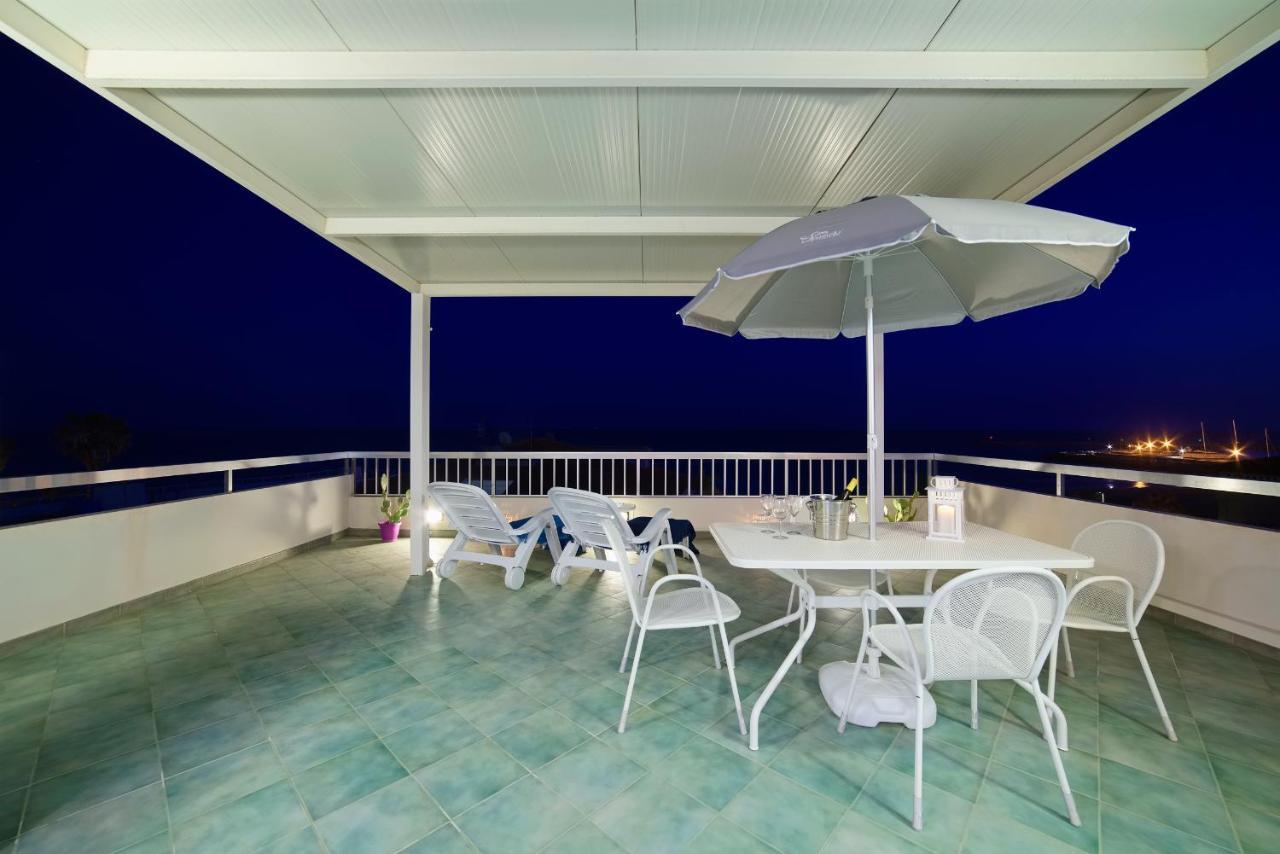 Archimede, Appartamento Con Vista In Centro A Marina Di Ragusa Dış mekan fotoğraf
