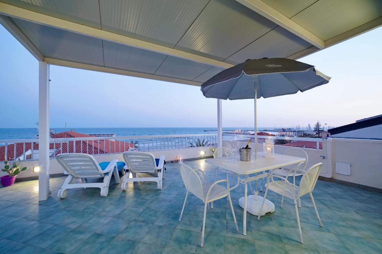Archimede, Appartamento Con Vista In Centro A Marina Di Ragusa Dış mekan fotoğraf